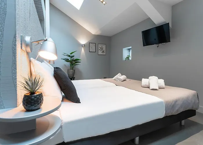 W Kitchen Acces,den Bosch- Oss, Near Train * אוס